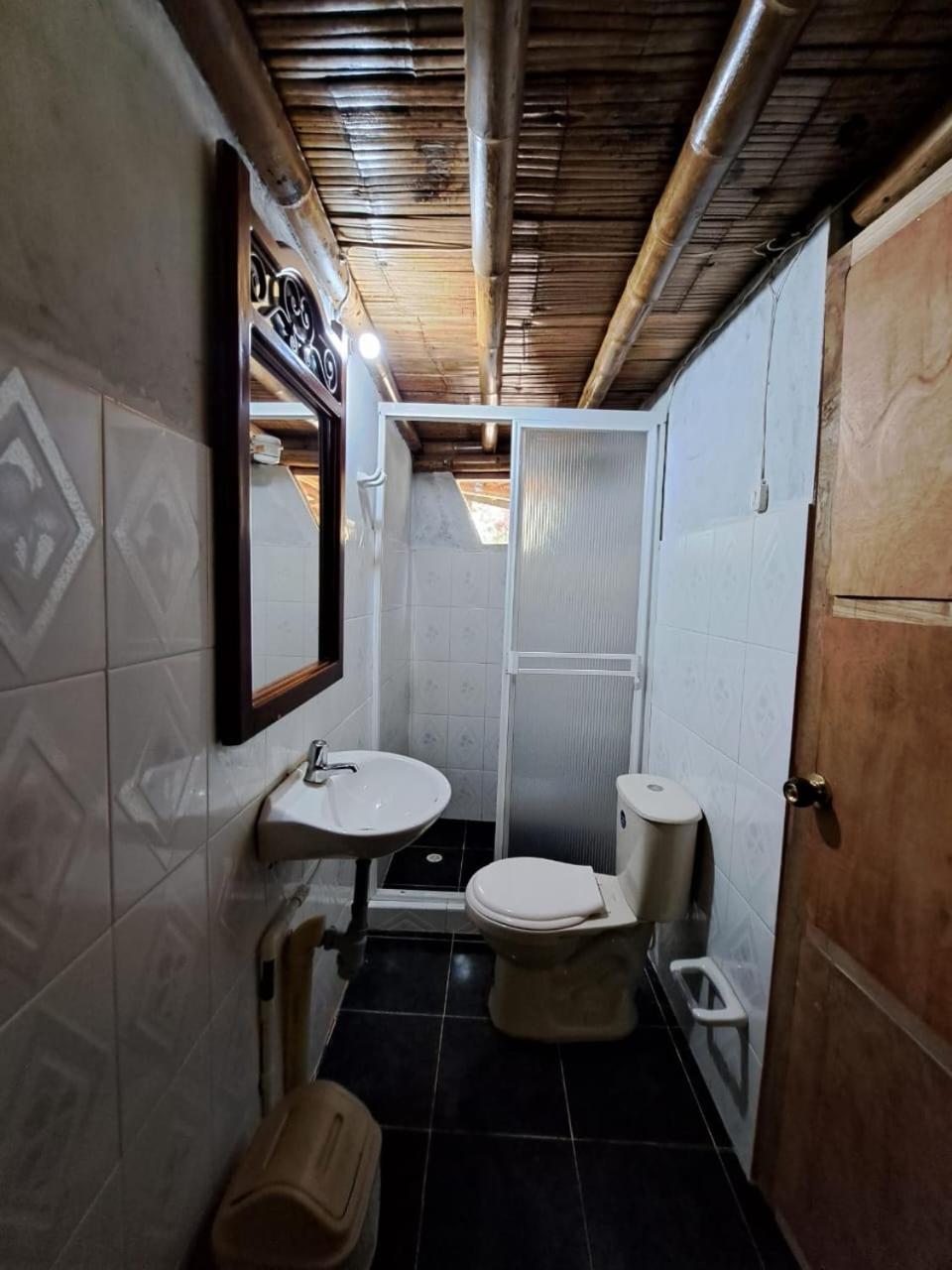 Hotel Guatape Adrianas Bambu Екстер'єр фото